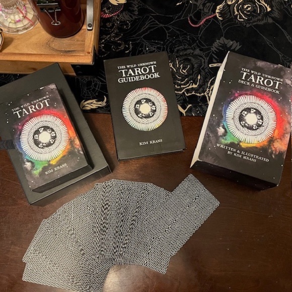 The Wild Unknown Tarot Deck & Guidebook (CLEANSED) - Picture 2 of 5